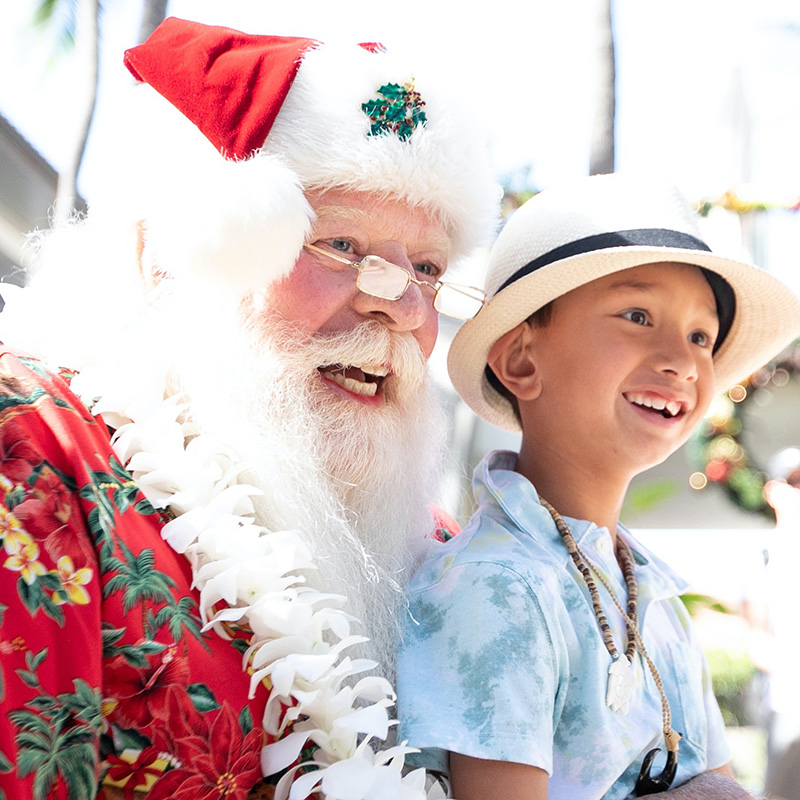 The Shops at Wailea Santa Photo Sessions_Web